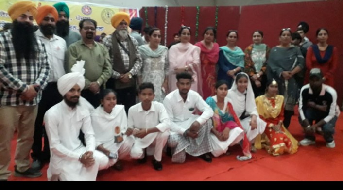 दो दिवसीय खुले युवा मेले में छात्र-छात्राओं ने अपनी कला का प्रदर्शन किया